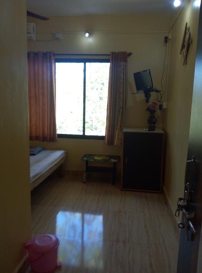 Om Shree Bed And Breakfast Harihareshwar Exteriör bild