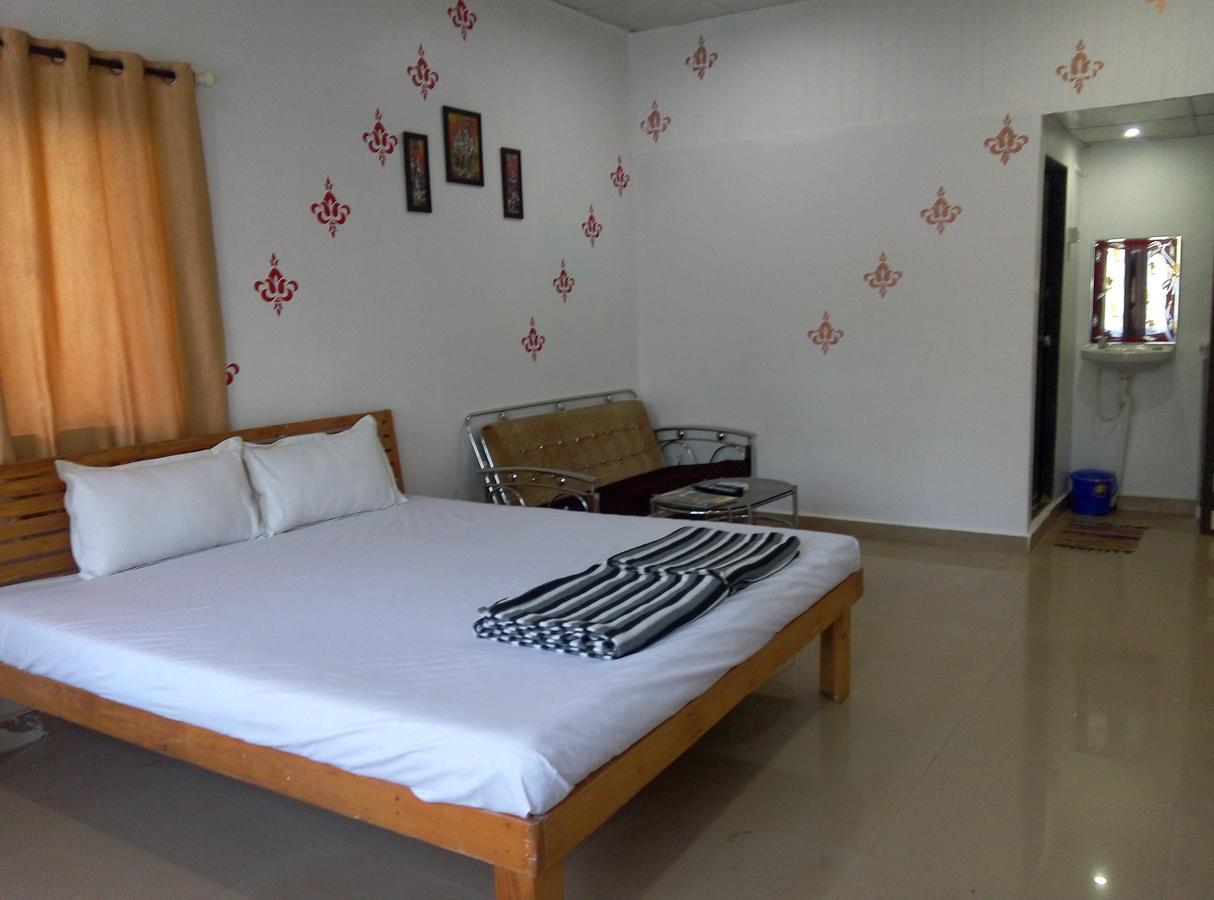 Om Shree Bed And Breakfast Harihareshwar Exteriör bild
