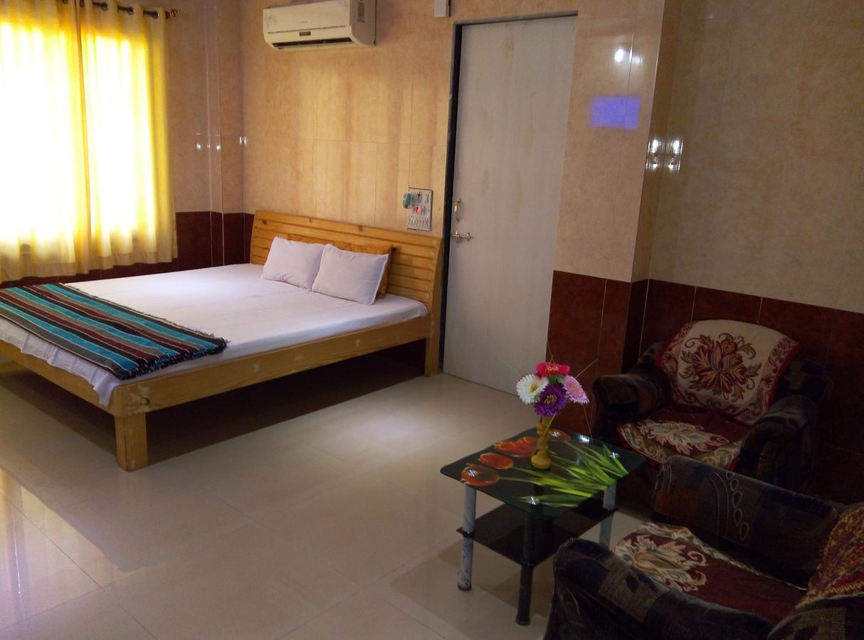 Om Shree Bed And Breakfast Harihareshwar Exteriör bild