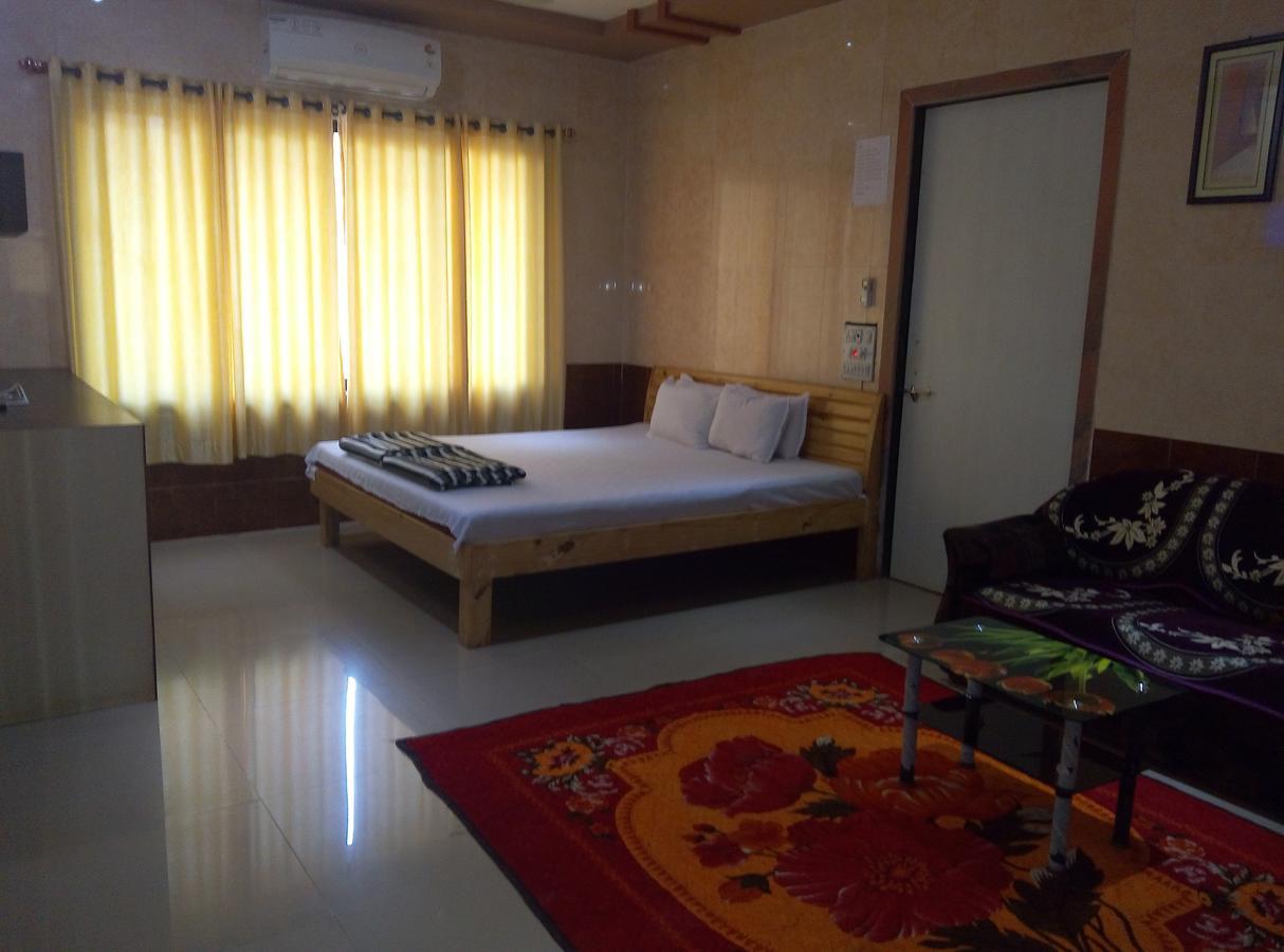 Om Shree Bed And Breakfast Harihareshwar Exteriör bild