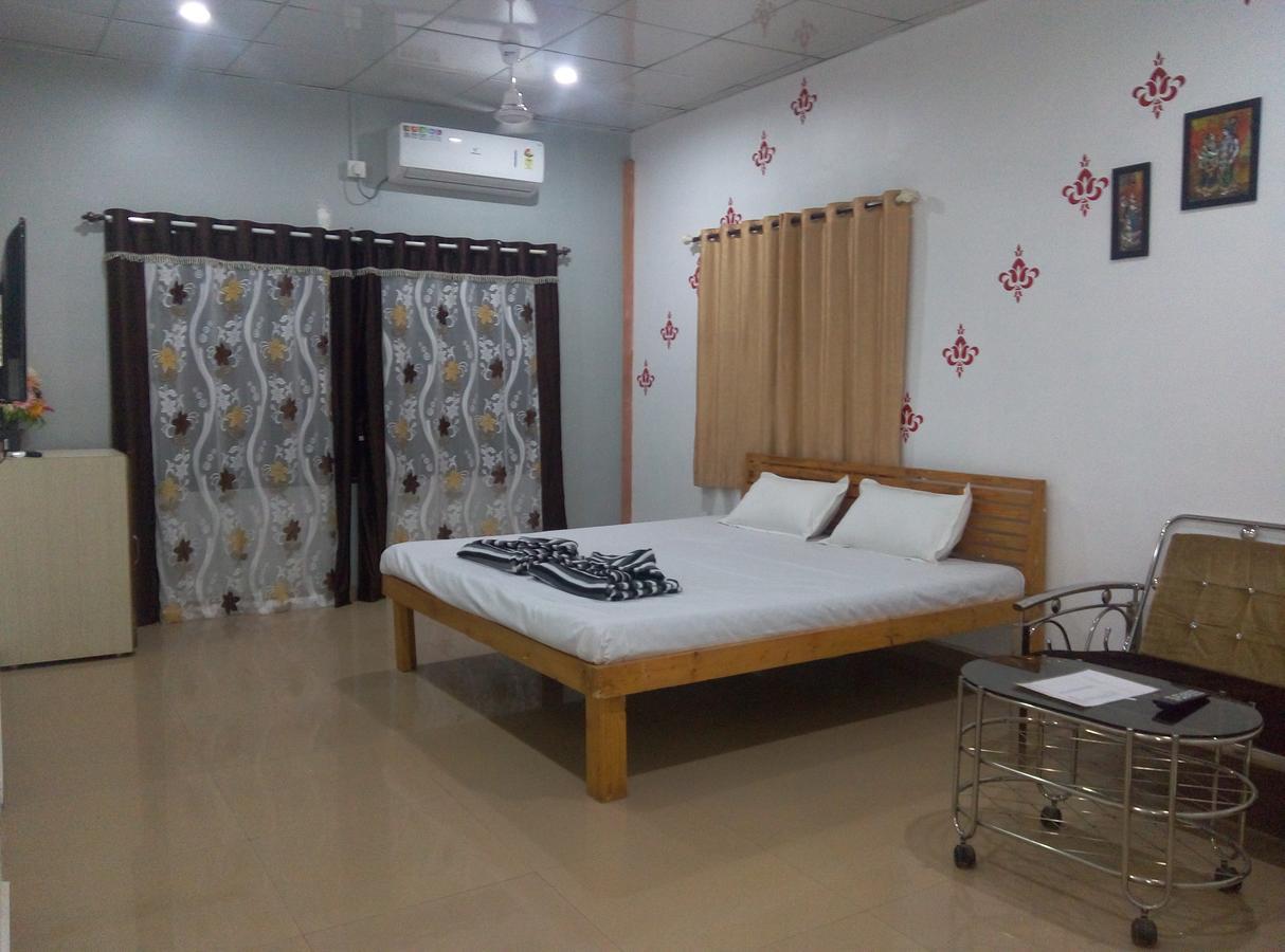 Om Shree Bed And Breakfast Harihareshwar Exteriör bild