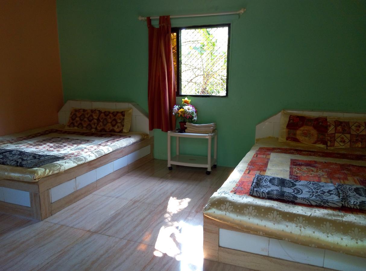 Om Shree Bed And Breakfast Harihareshwar Exteriör bild